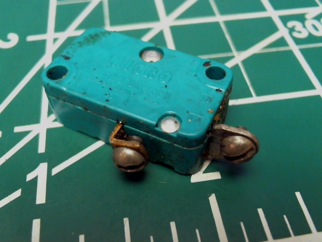 Cessna MS25253-2 Switch - Main landing gear downlock.
